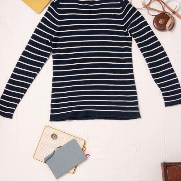 H&M Men's Sweater- Navy and White Stripe - Picture 4 of 5